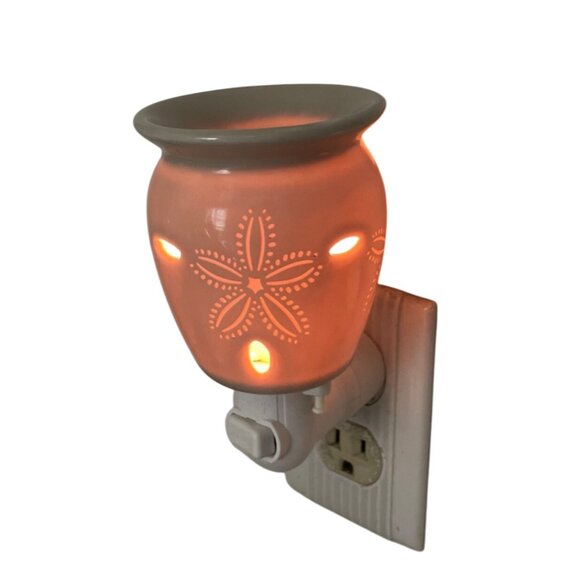 Scentsy Sand Dollar Ceramic Plug-In Wax Warmer Night Light Beach Decor Retired - Picture 1 of 7
